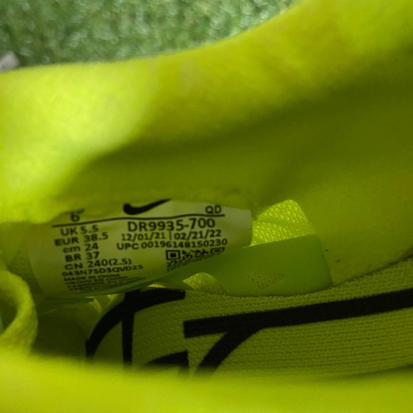 Athletic_Shoes